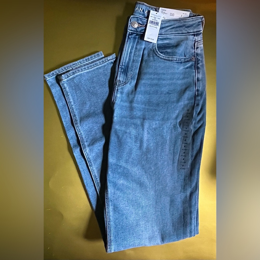 AMERICAN EAGLE 4 X-long Stretch Mom Campus Jeans. Brand-New with tags.